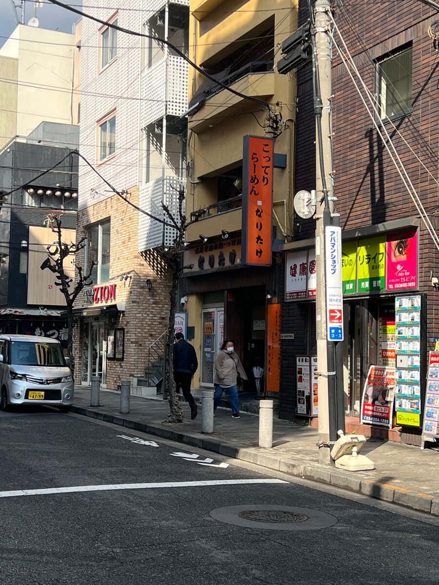 宝くじ売り場・左側「ラーメン店・なりたけ」