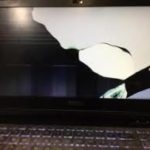 落下させて画面を割ってしまった、、、の写真
