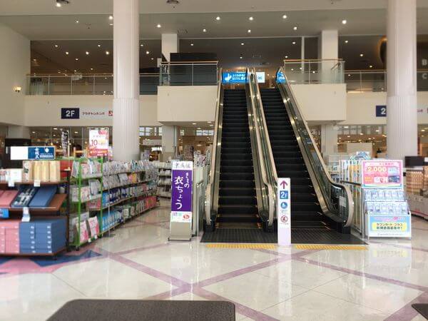 エスカレーター登る