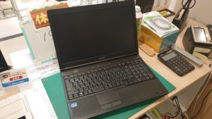 【ノートPC液晶修理大作戦 前編】パソコン修理のリペアマスター盛岡店です。の記事画像
