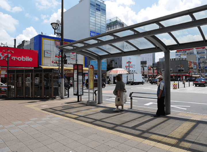 バス停1番乗り場から出る「上尾駅行き」に乗ります