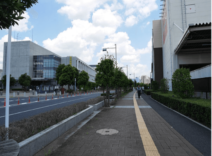 北区役所をまっすぐ進みます