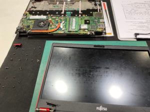 液晶が映らない!!【LIFEBOOK WU2/B3】液晶パネル交換 - パソコン修理