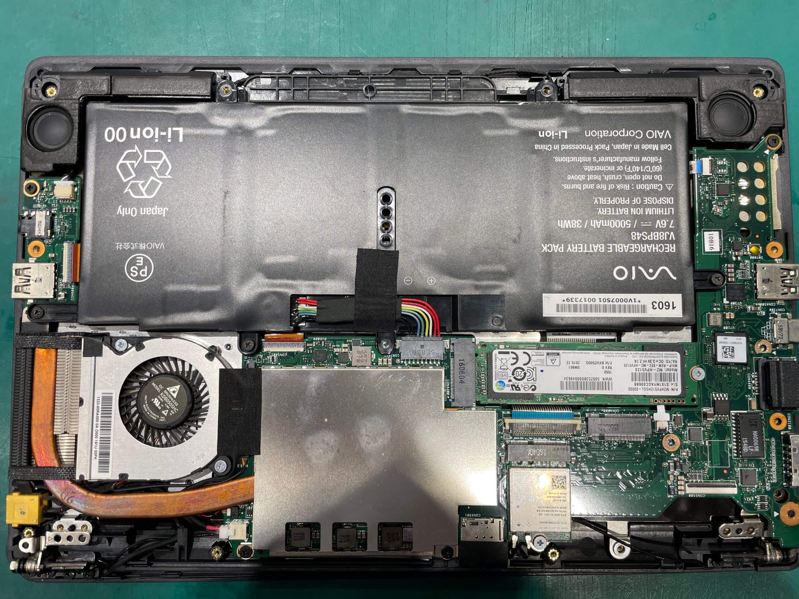 SONY - 第4世代Core i7 SONY VAIO ヒンジ割れ 第4世代Core i7 SONY VAIO ヒンジ割れ（画面が映らず閉まらない
