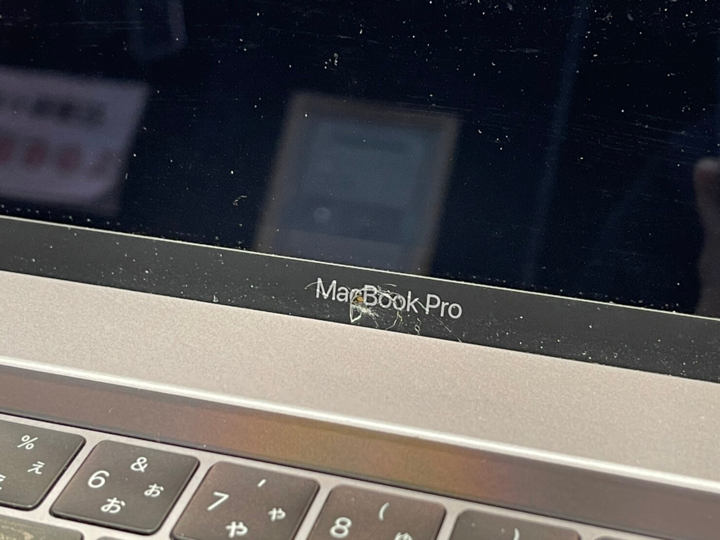 ベゼルが割れちゃった! MacBook Pro(13-inch, 2016, Four Thunderbolt ...