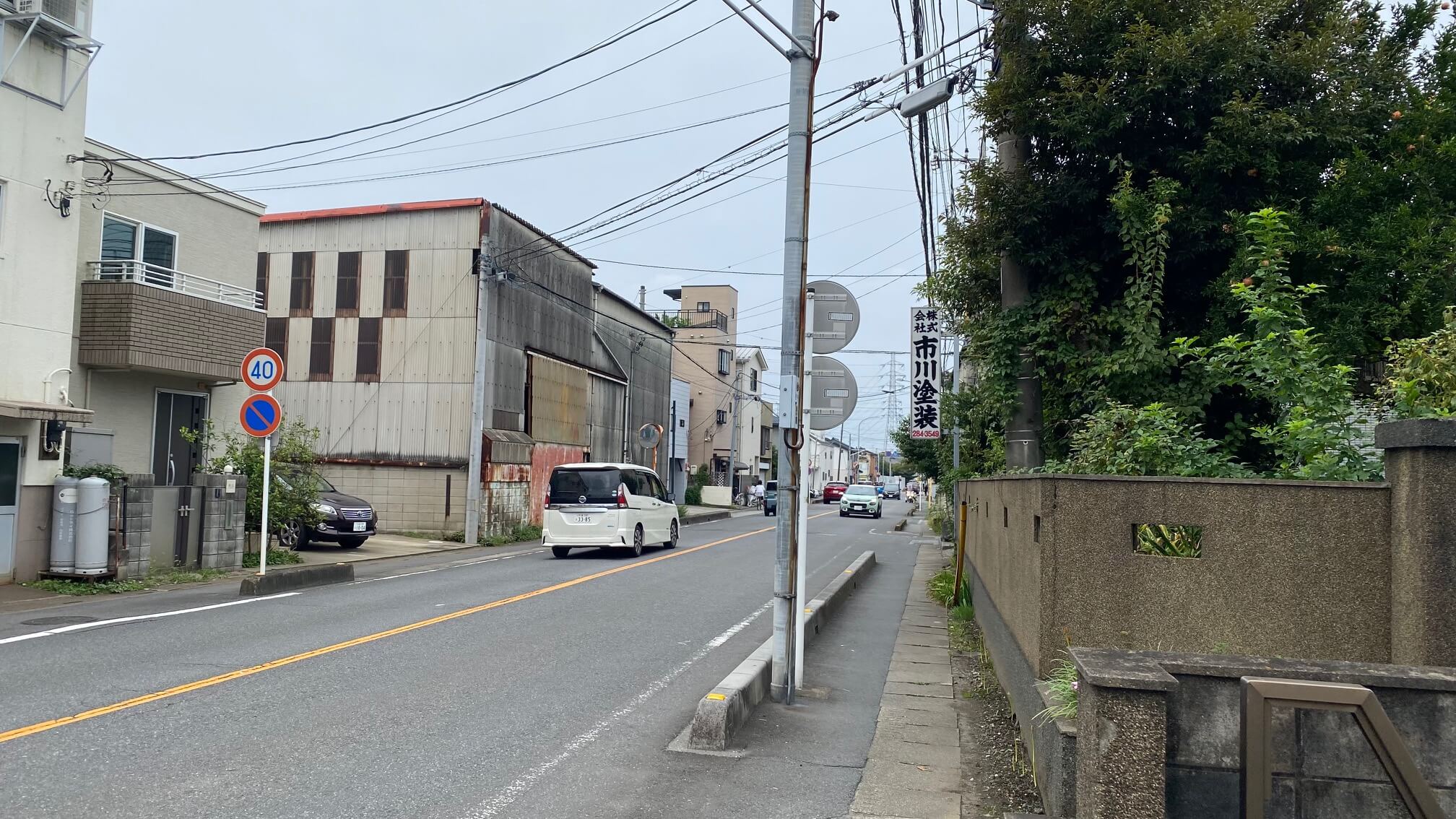 しばらく直進