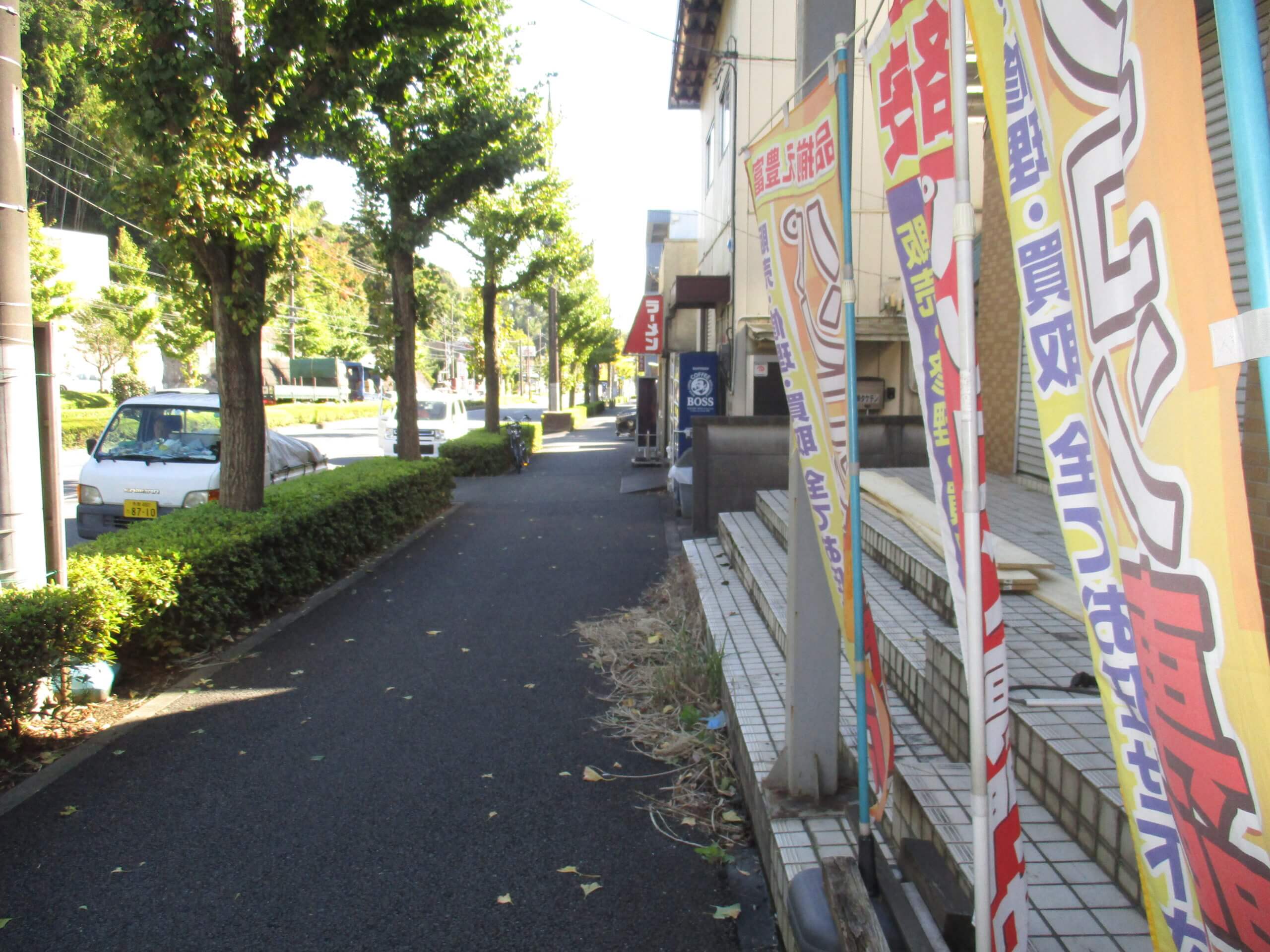 ラーメンショップ前を直進