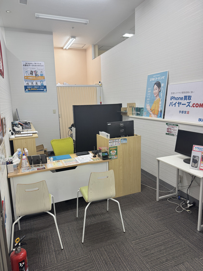 通路右側に当店がございます。