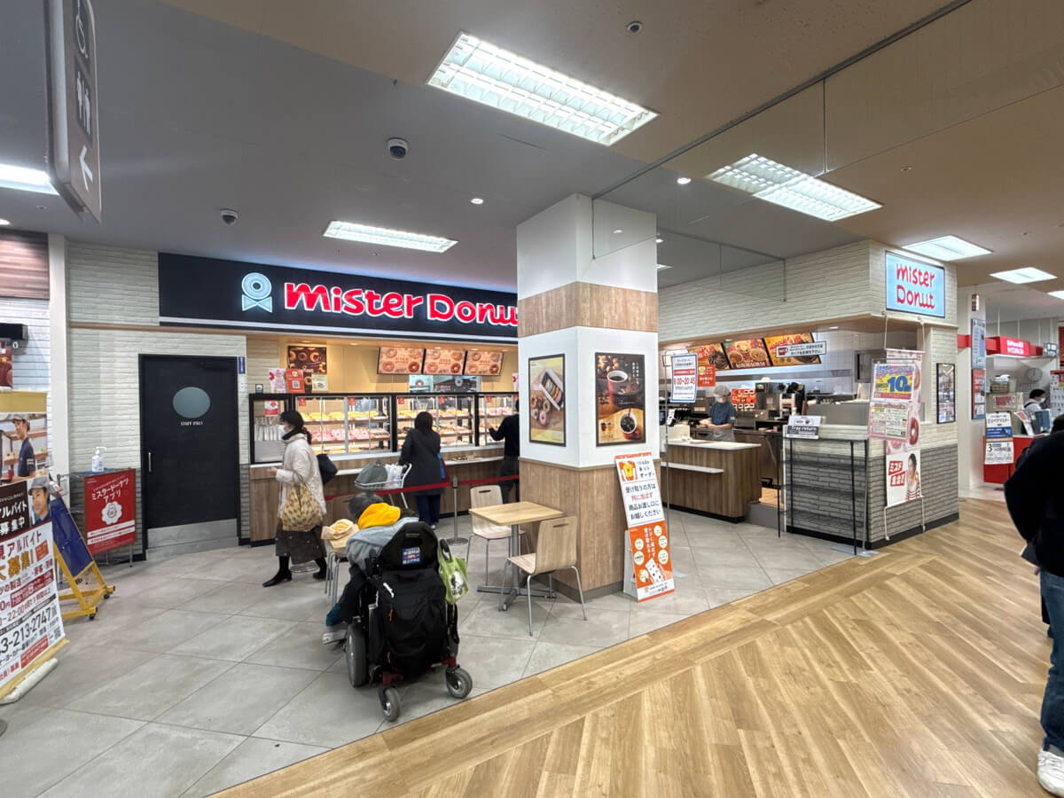しばらく進むとミスタードーナツ様がございますので、右隣にある店舗が当店です。