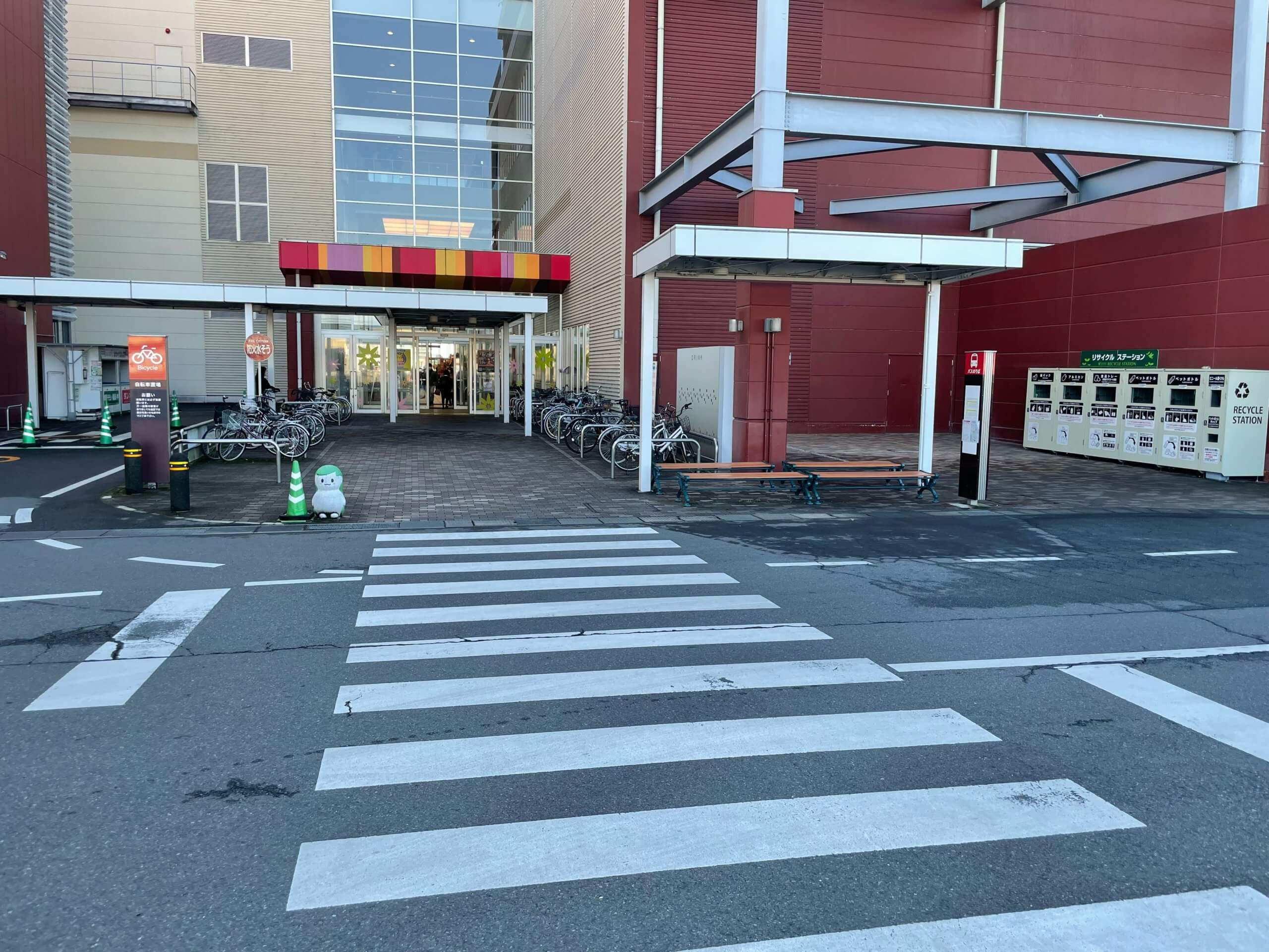 店内へ