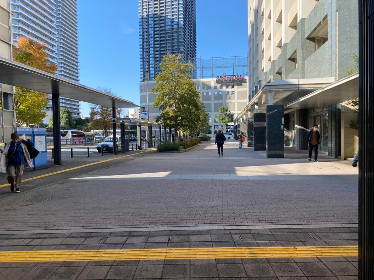 改札を出て直進、突き当たりを左へ