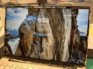 ノートパソコンの液晶割れてしまった！【HP pavilion13】 - パソコン