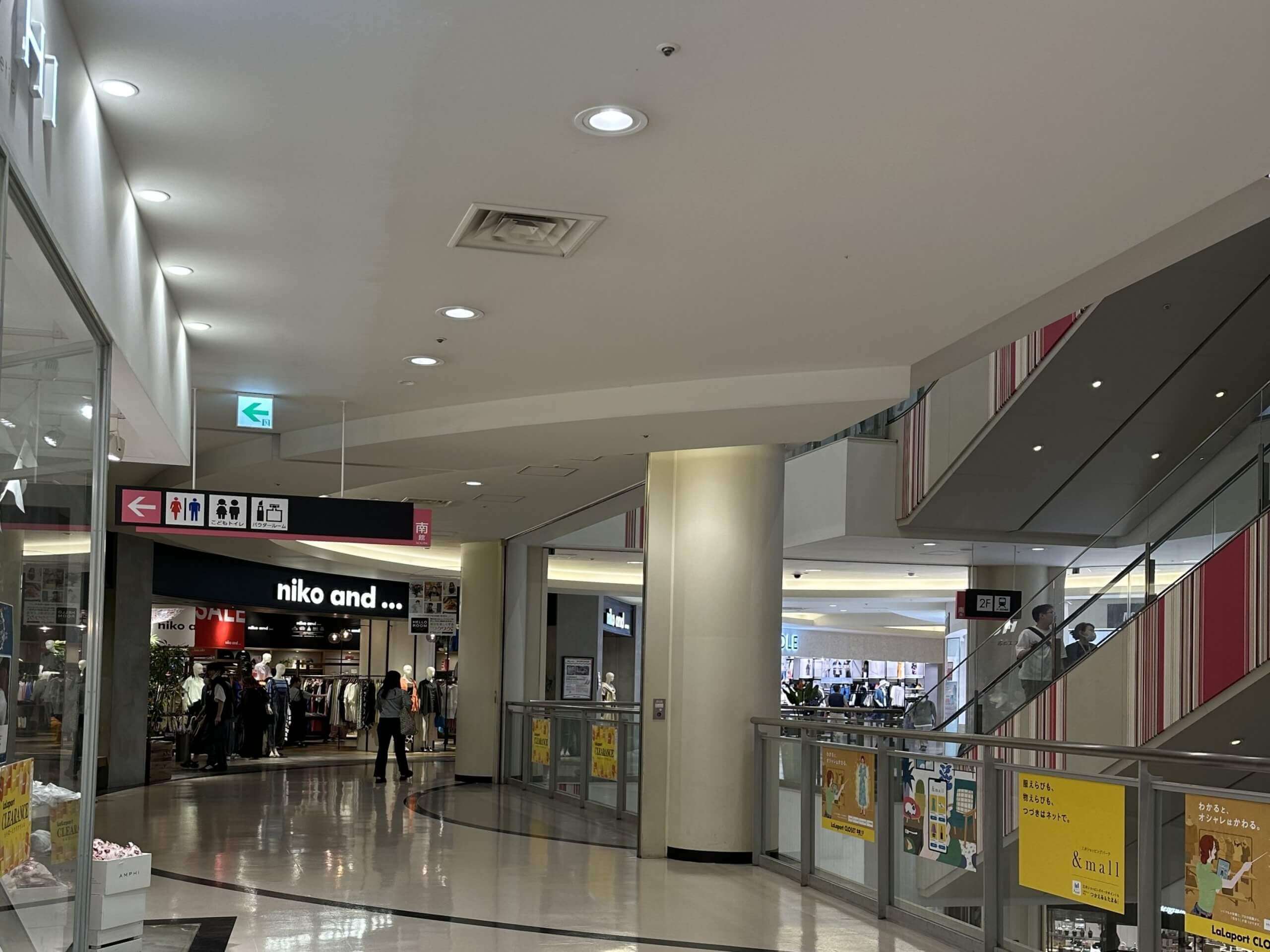 そのまま道なりに進みます