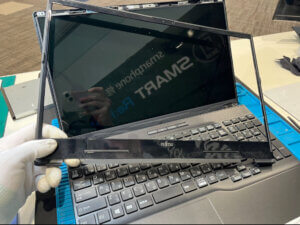 液晶が割れた④！【富士通LIFEBOOK WA1/F3】 - パソコン修理