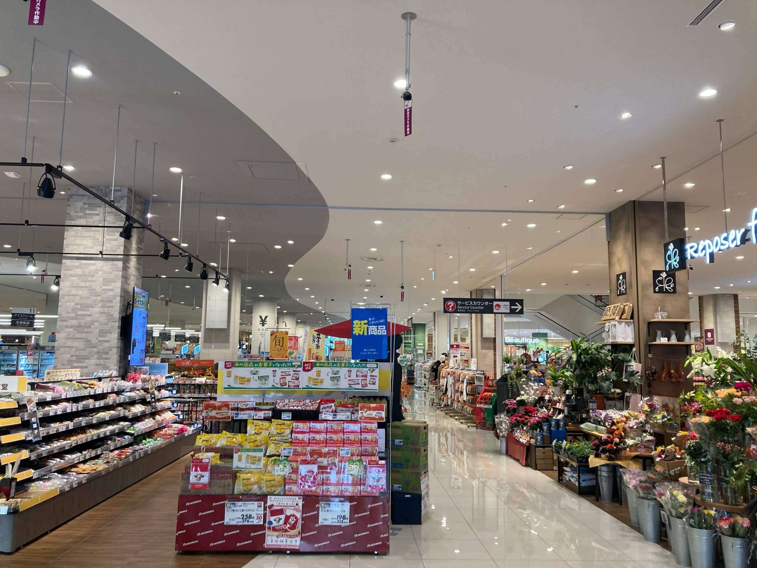 入店してまっすぐ進みます