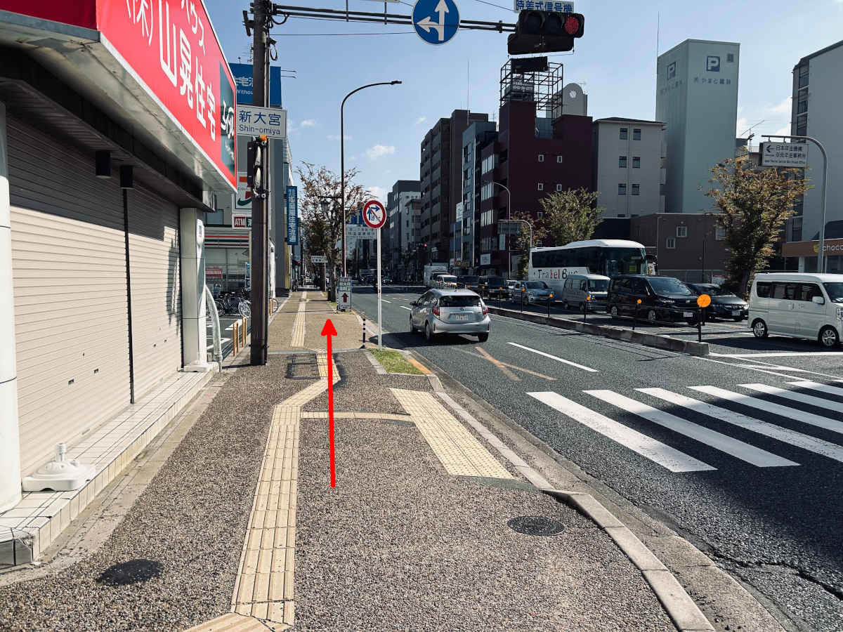 　東に向かいます
