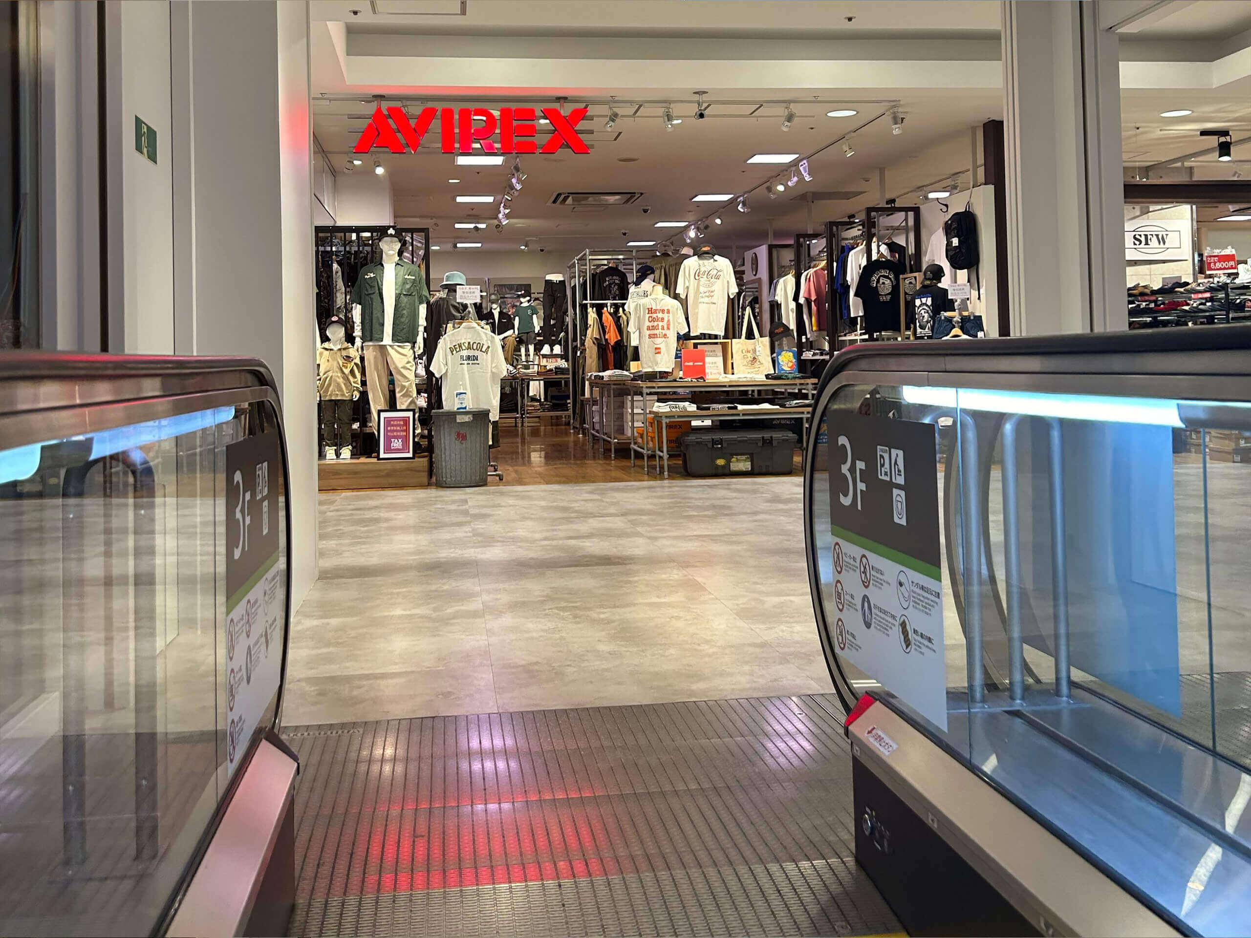 キャンドゥさんの向かいに店舗がございます