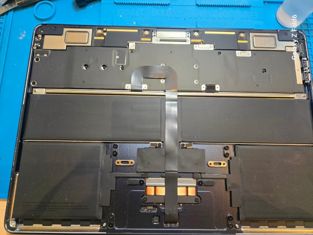 Macbookの液晶が割れてしまった！ Macbook M2 Air A2681 - パソコン