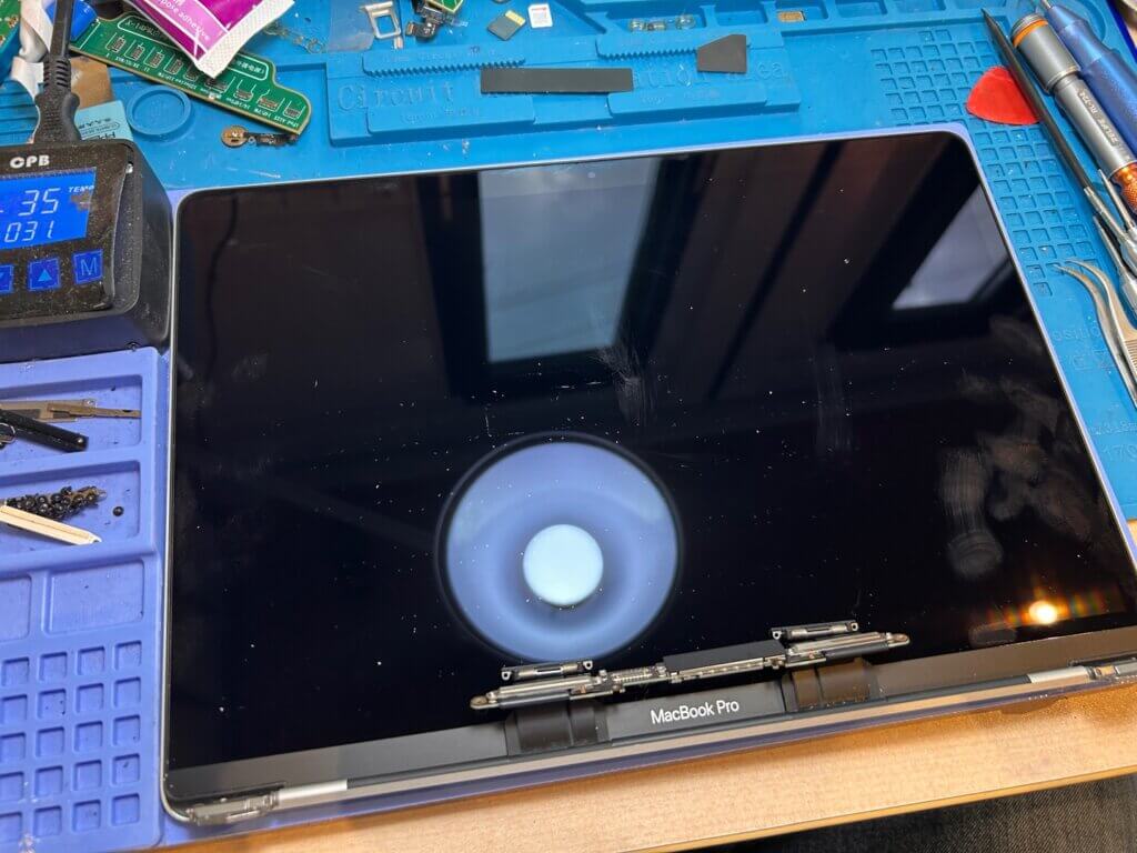 MacBook Pro 液晶が割れてしまった！ Macbook M1 Pro A2338