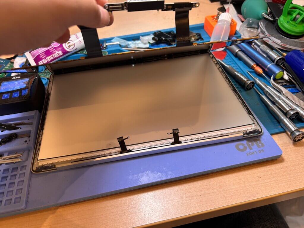 MacBook Pro 液晶が割れてしまった！ Macbook M1 Pro A2338