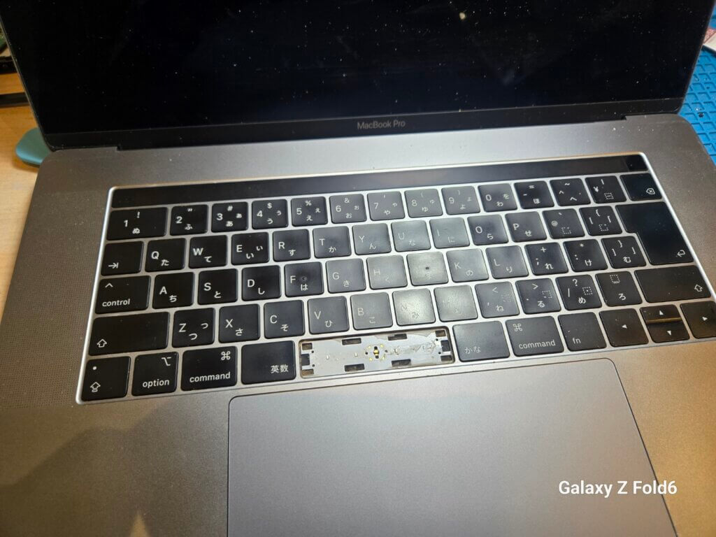 MacBook Pro 2018 15インチ A1990キーボード交換＋バッテリー交換