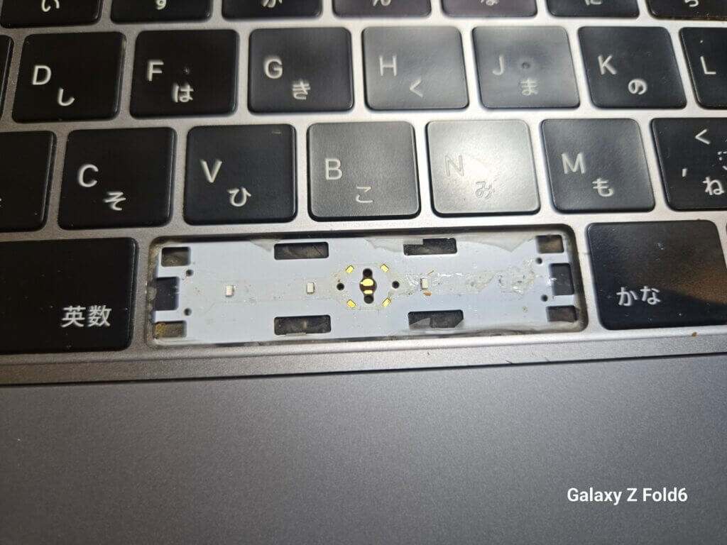 MacBook Pro 2018 15インチ A1990キーボード交換＋バッテリー交換
