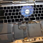 MacBook Pro 2018 15インチ A1990キーボード交換＋バッテリー交換の写真