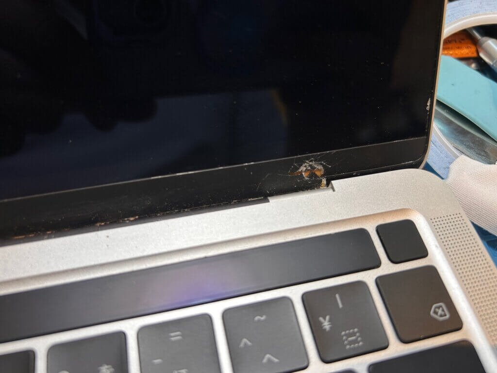 MacBookPro2019 シルバー 液晶故障・キー外れあり MacBookPro2019 シルバー 液晶故障・キー外れあり