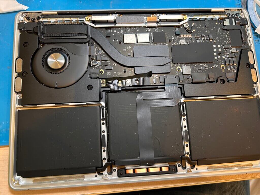 本日の修理）MacBook Pro M1 A2338 液晶交換 - パソコン修理・データ