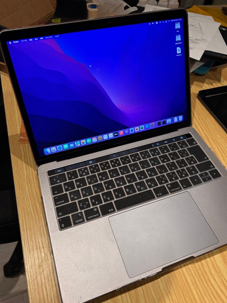 MacBook Pro 13インチ（A1706）のバックライトケーブル修理