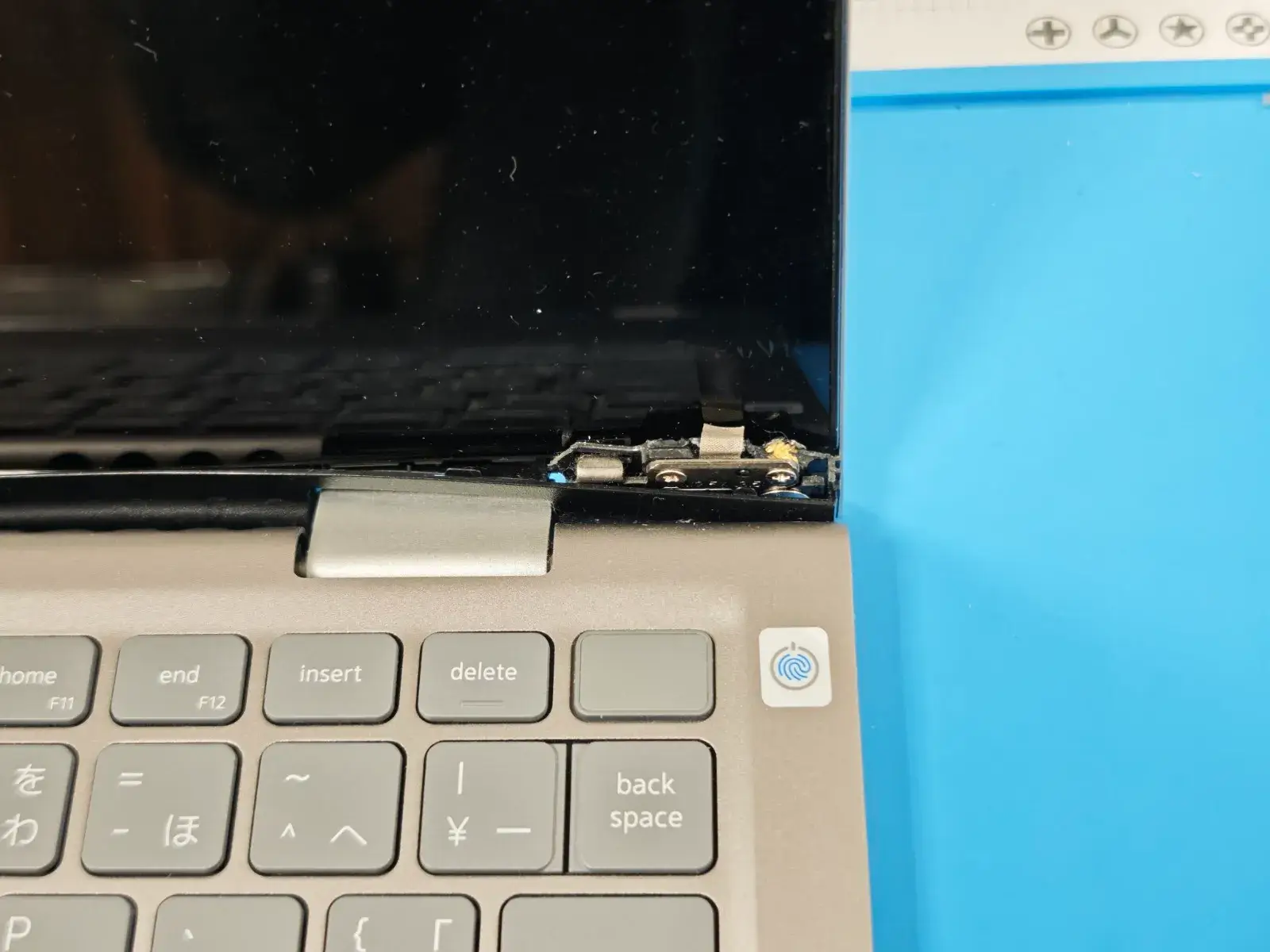 Inspiron 14 5410 ヒンジ破損状態