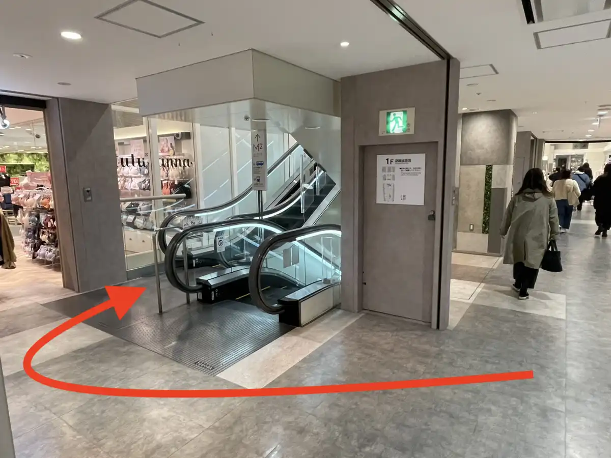 2階に上がる