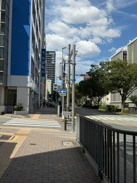 一つ目の信号を左折