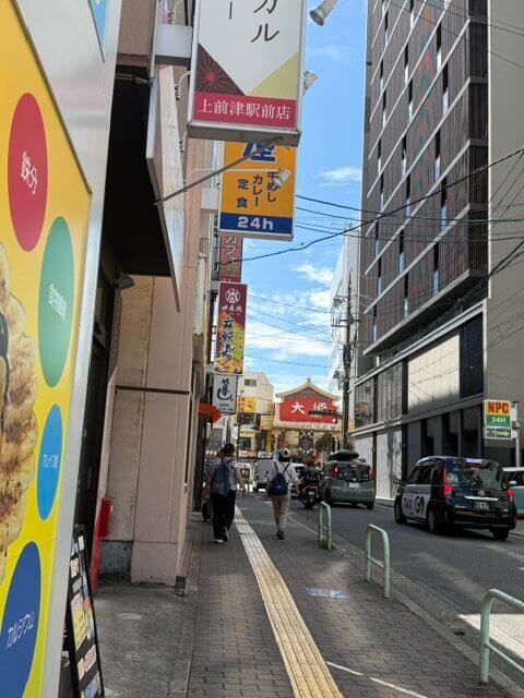 屋台ずしさんの手前隣
